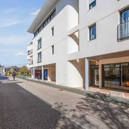 1 Bedroom Cozy In Apartman La Rochelle